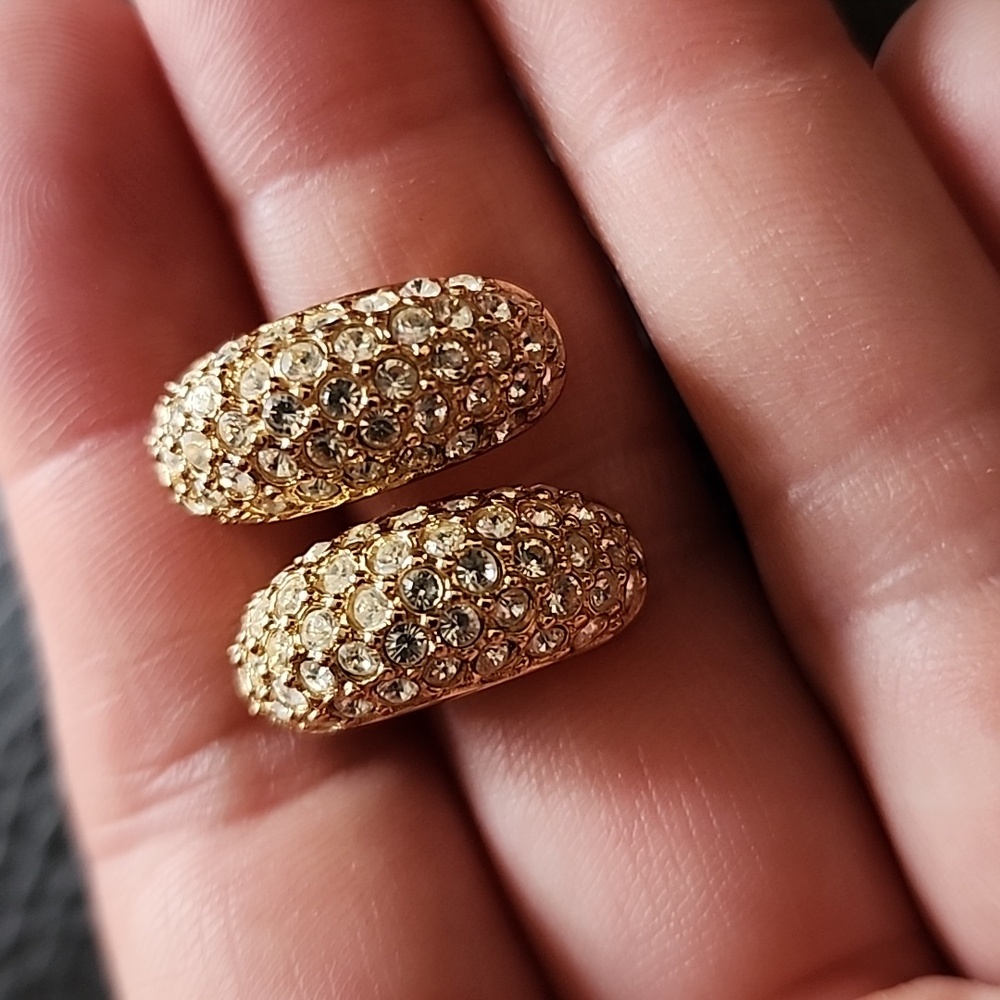 Elegant Dior Gold and Crystal Earrings - Picture 5 of 9
